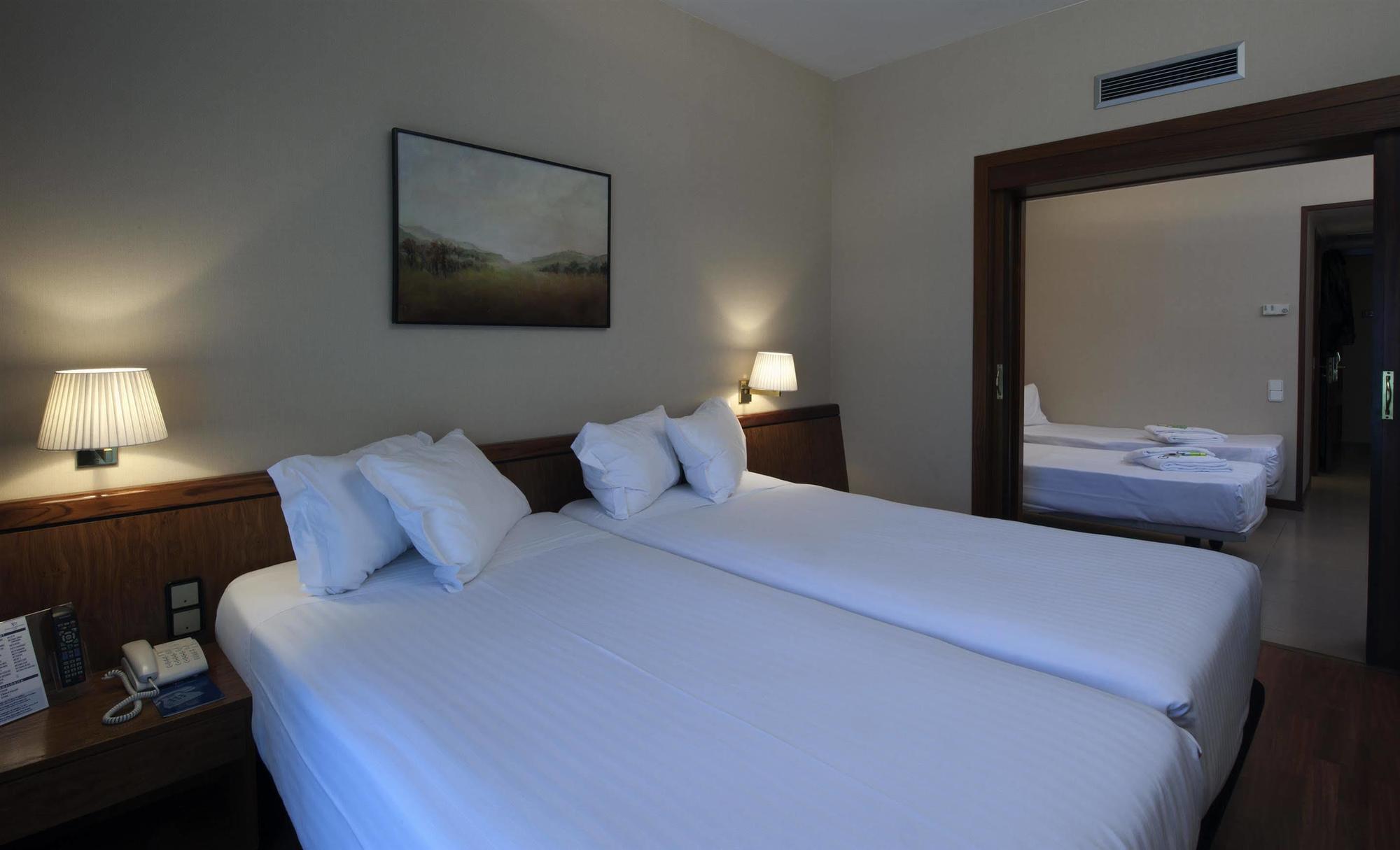 Ciudad De Castelldefels Hotel Room photo